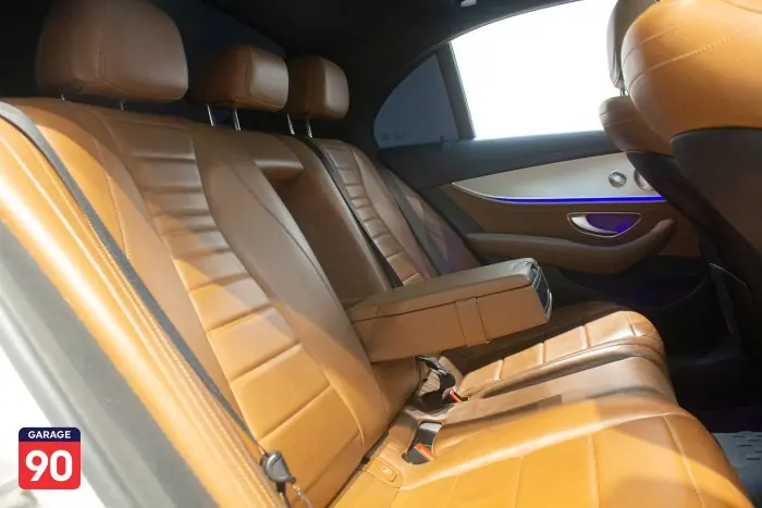 Mercedes-Benz E200 2021 - صورة 20
