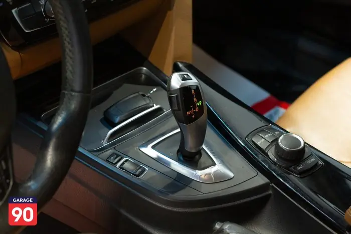 bmw 318i 2016 - صورة 16