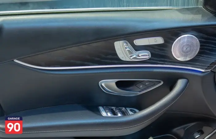 Mercedes-Benz E200 2020 - صورة 18