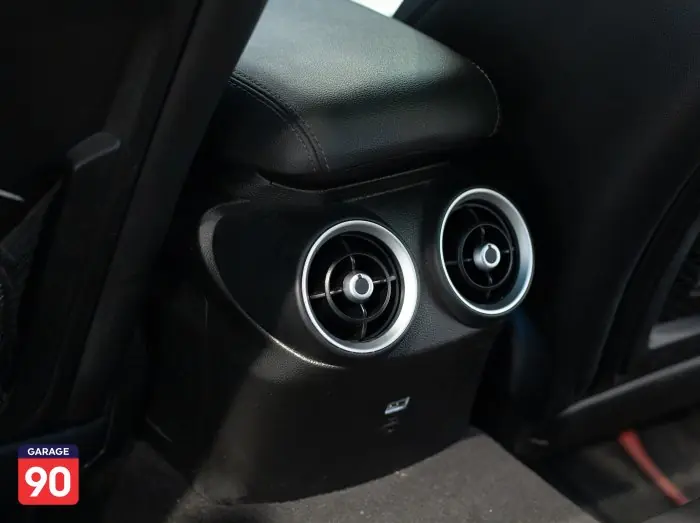 Alfa Romeo Giulia 2022 - صورة 15