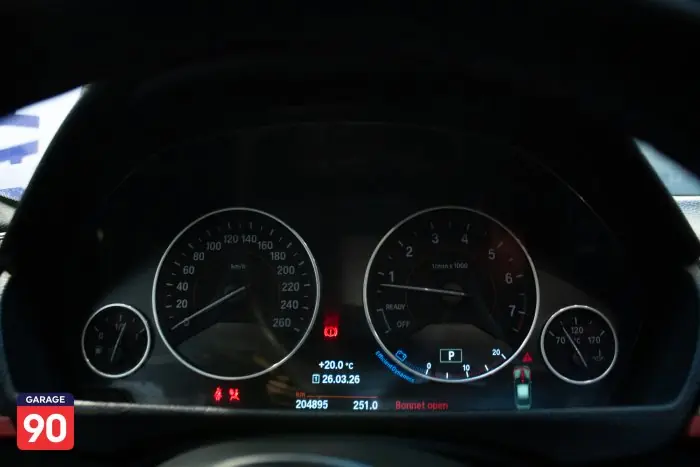 bmw 320i 2015 - صورة 12