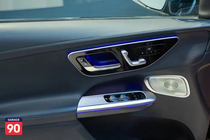 Mercedes-Benz GLC300 2024 - صورة 17
