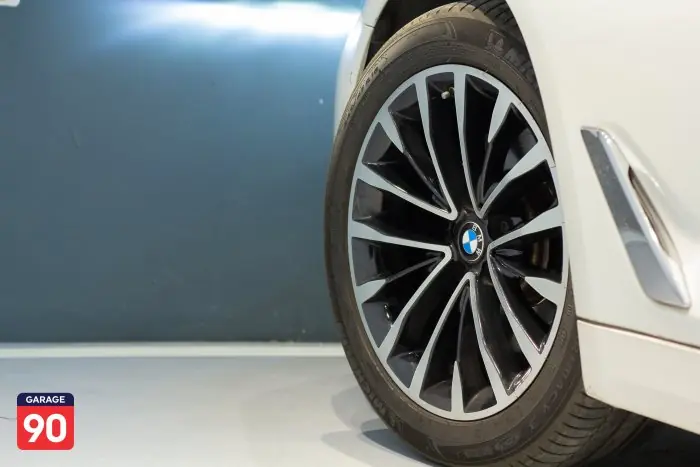 bmw 520i 2023 - صورة 8