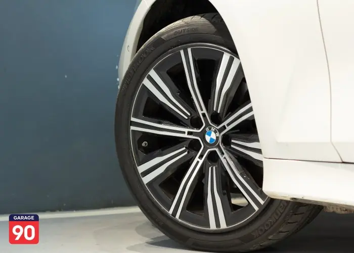 bmw 320i 2024 - صورة 9