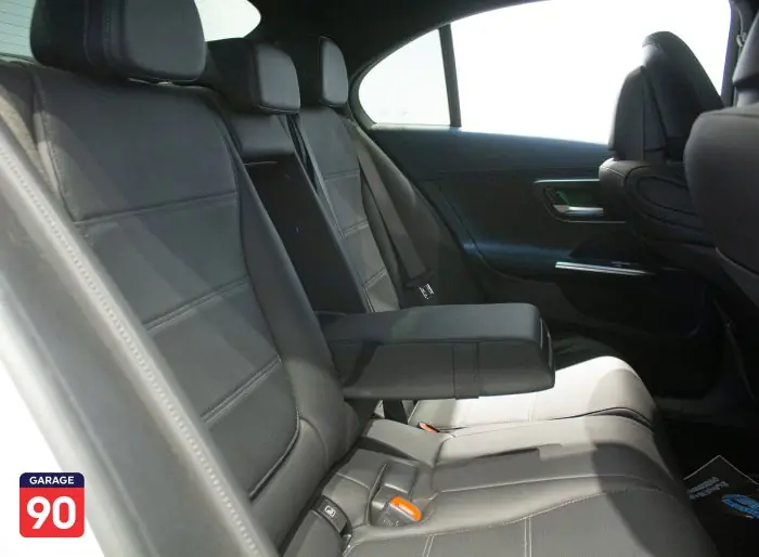 Mercedes-Benz C180 2023 - صورة 20