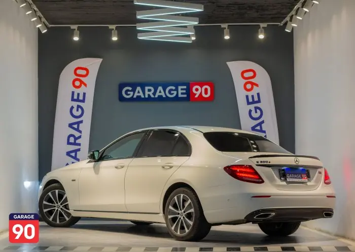 Mercedes-Benz E300e 2020 - صورة 6