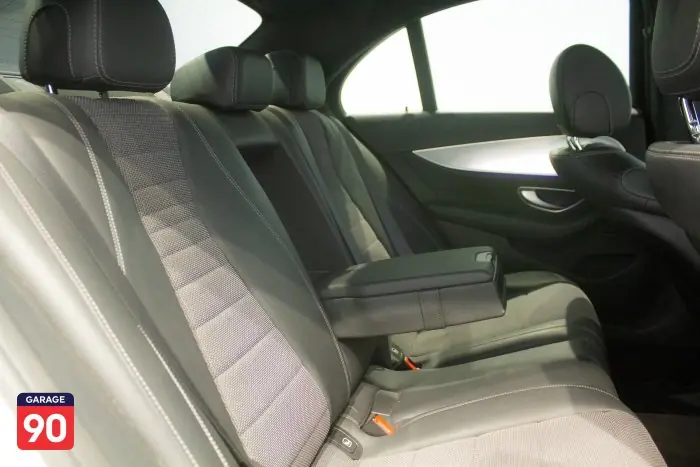 Mercedes-Benz E300e 2020 - صورة 20