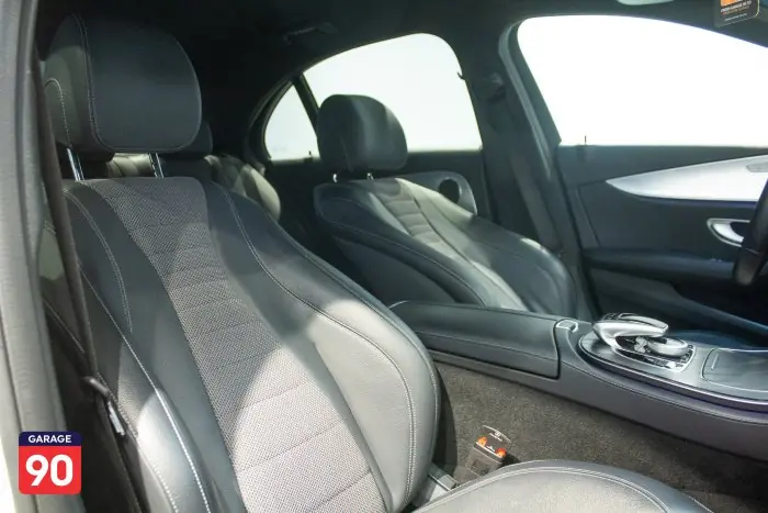 Mercedes-Benz E300e 2020 - صورة 19