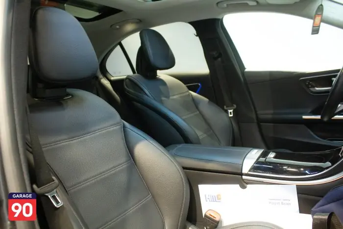 Mercedes-Benz C200 2023 - صورة 19