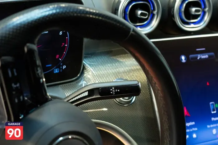 Mercedes-Benz C200 2023 - صورة 16