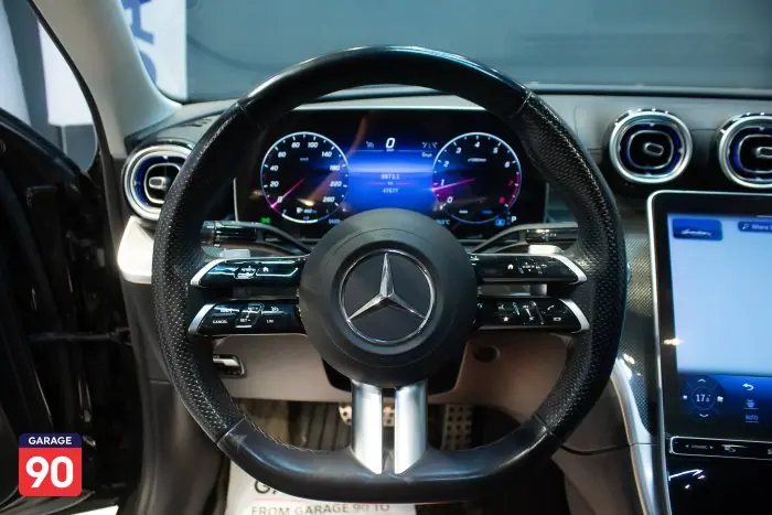 Mercedes-Benz C200 2023 - صورة 14