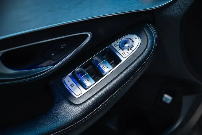 Mercedes-Benz C180 2019 - صورة 17