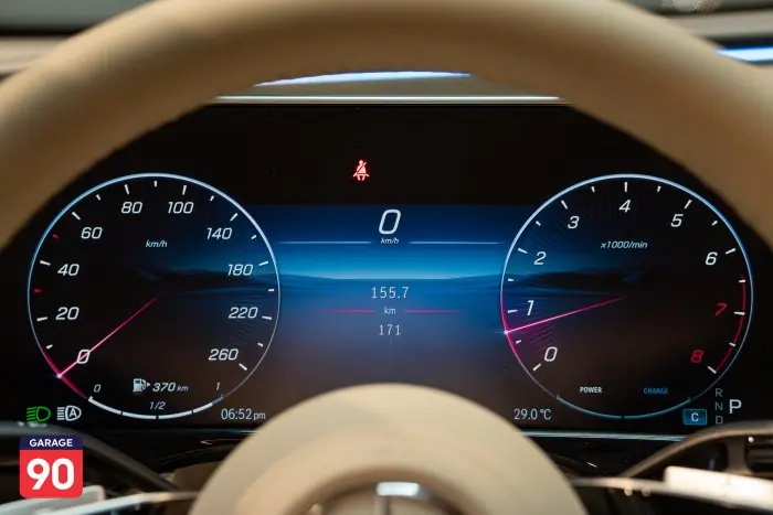 Mercedes-Benz E300 2024 - صورة 10