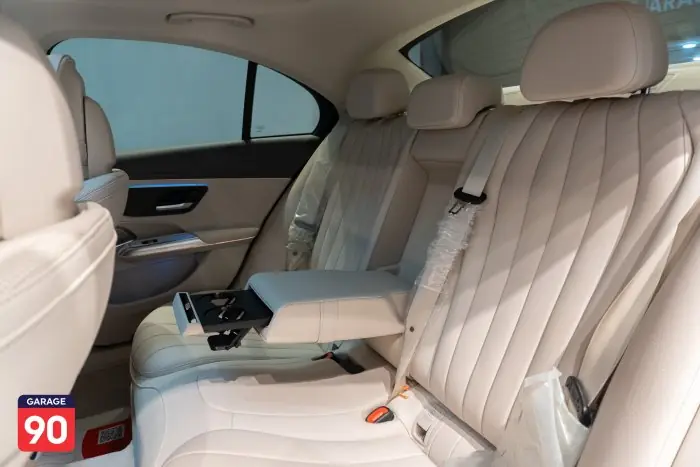 Mercedes-Benz E300 2024 - صورة 20