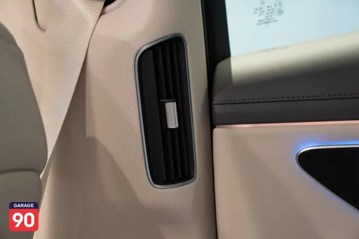 Mercedes-Benz E300 2024 - صورة 16