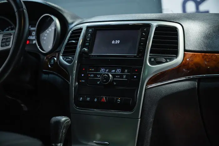 Jeep Grand Cherokee 2013 - صورة 13