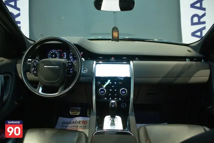 Land Rover Discovery S Dynamic Wakeel 2020 - صورة 11