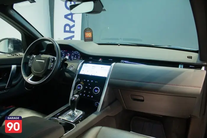 Land Rover Discovery S Dynamic Wakeel 2020 - صورة 10