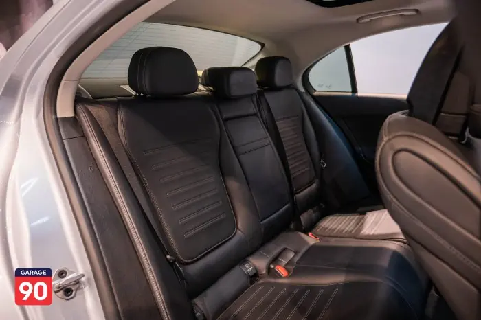 Mercedes-Benz C200 2022 - صورة 17