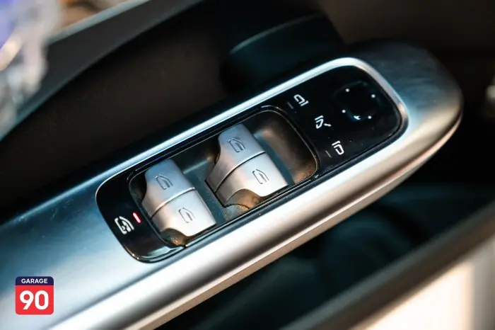Mercedes-Benz C200 2022 - صورة 12