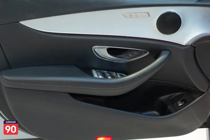 Mercedes-Benz E200 2022 - صورة 18