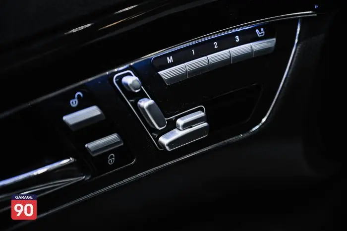 Mercedes-Benz  2010 - صورة 18
