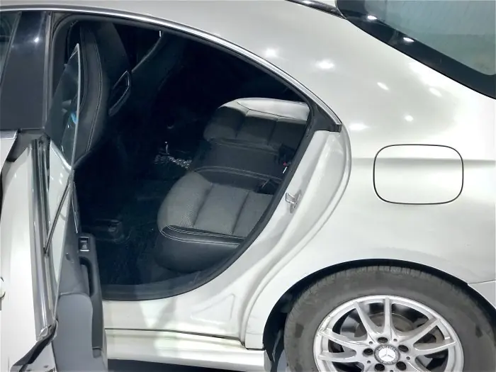 Mercedes-Benz  2015 - صورة 9