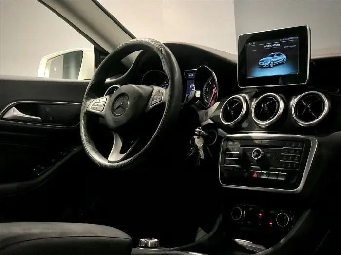 Mercedes-Benz  2015 - صورة 7