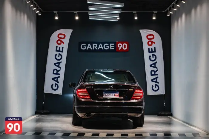 Mercedes-Benz  2011 - صورة 4