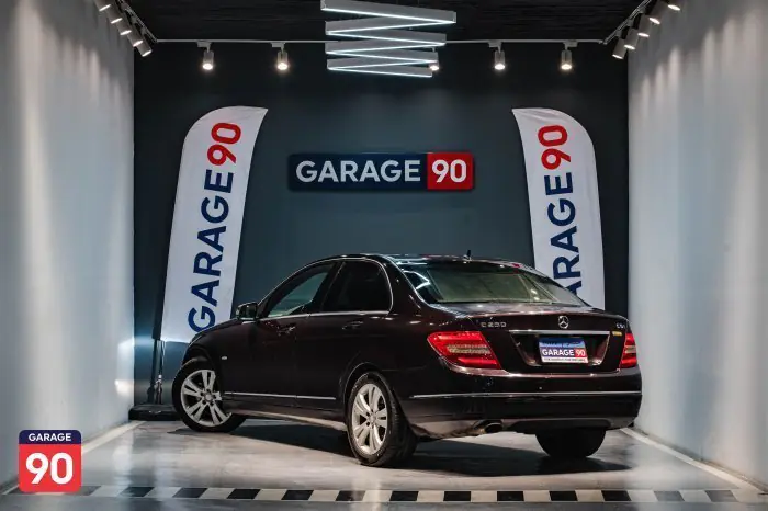 Mercedes-Benz  2011 - صورة 6