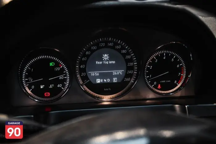 Mercedes-Benz  2011 - صورة 12