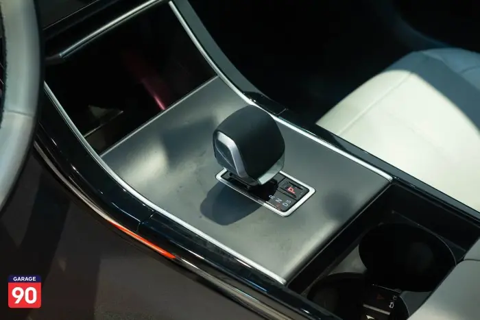 Land Rover Velar 2025 - صورة 15