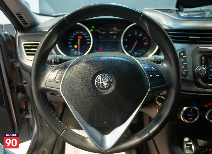 Alfa Romeo Giulietta Wakeel 2020 - صورة 12
