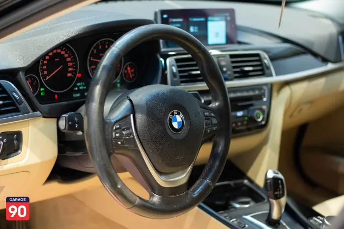 bmw 318i 2018 - صورة 12