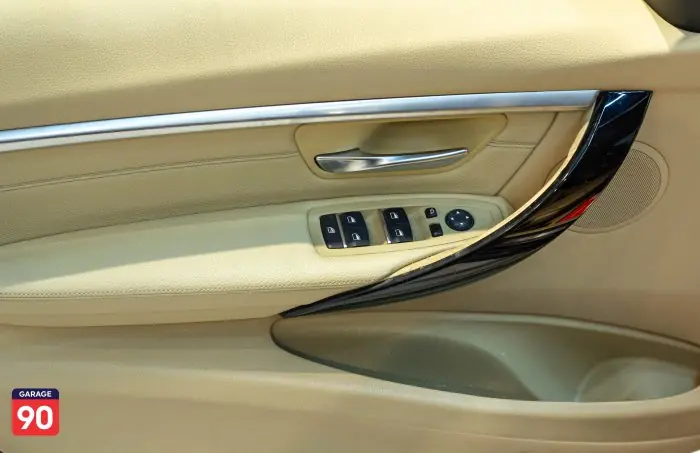bmw 318i 2018 - صورة 18