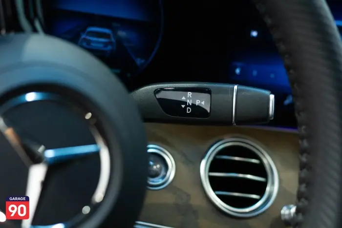Mercedes-Benz E200 2023 - صورة 16