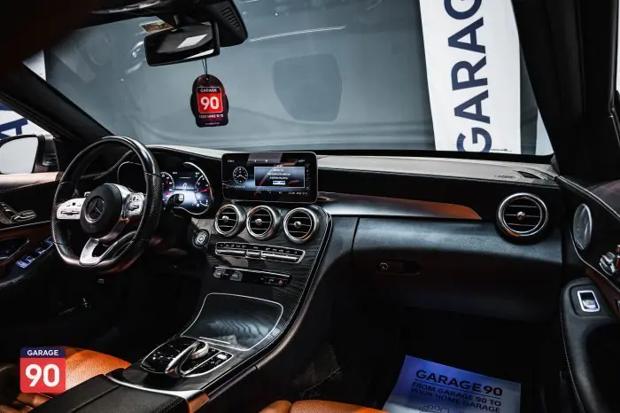 Mercedes-Benz C300 2020 - صورة 10