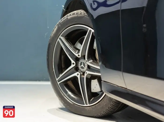Mercedes-Benz E300e 2019 - صورة 9