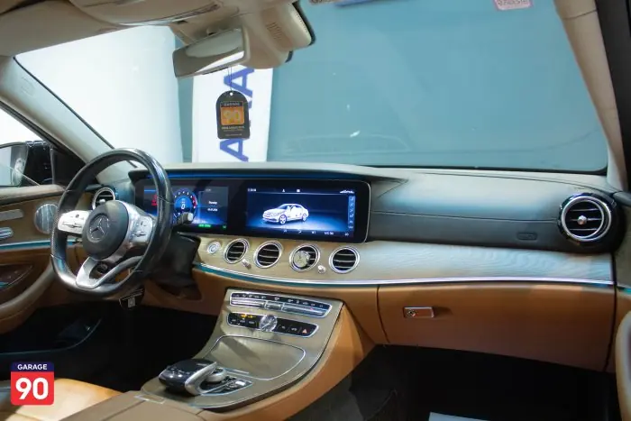 Mercedes-Benz E300e 2019 - صورة 11