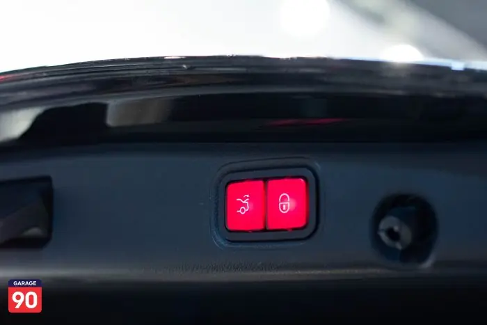 Mercedes-Benz E300e 2019 - صورة 18
