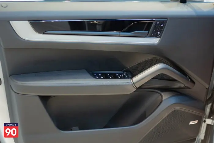 Porsche Cayenne 2024 - صورة 16