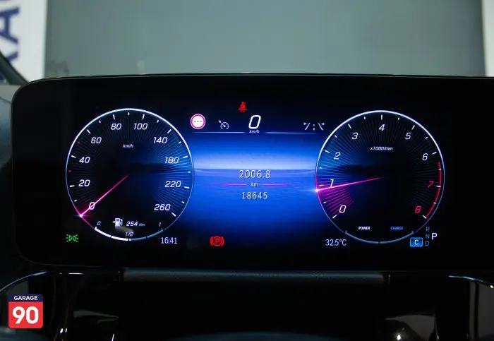 Mercedes-Benz CLA200 2025 - صورة 15