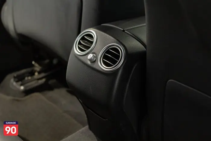 Mercedes-Benz GLC250 2019 - صورة 16