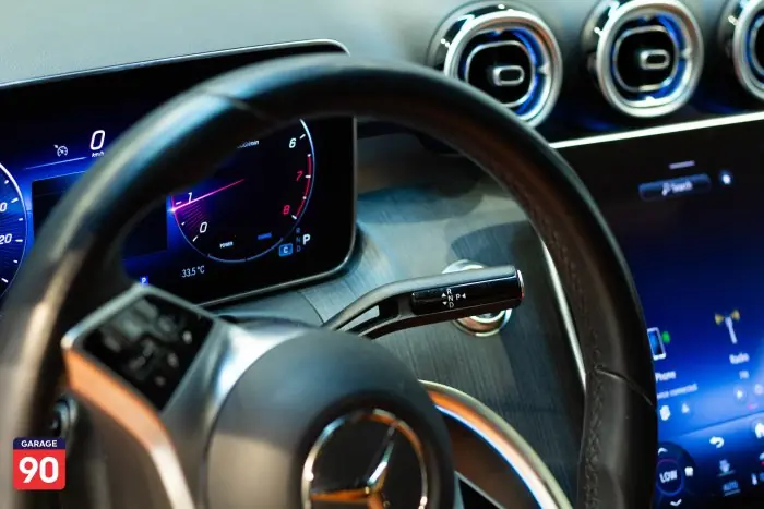 Mercedes-Benz C180 2023 - صورة 16