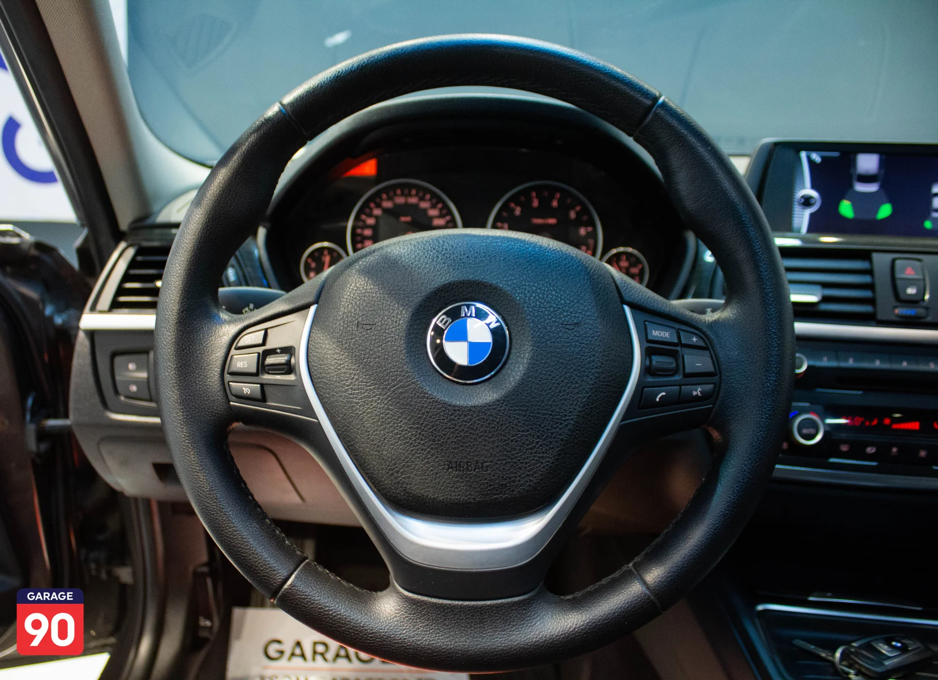 BMW 320 luxury Import 2013 - صورة 12