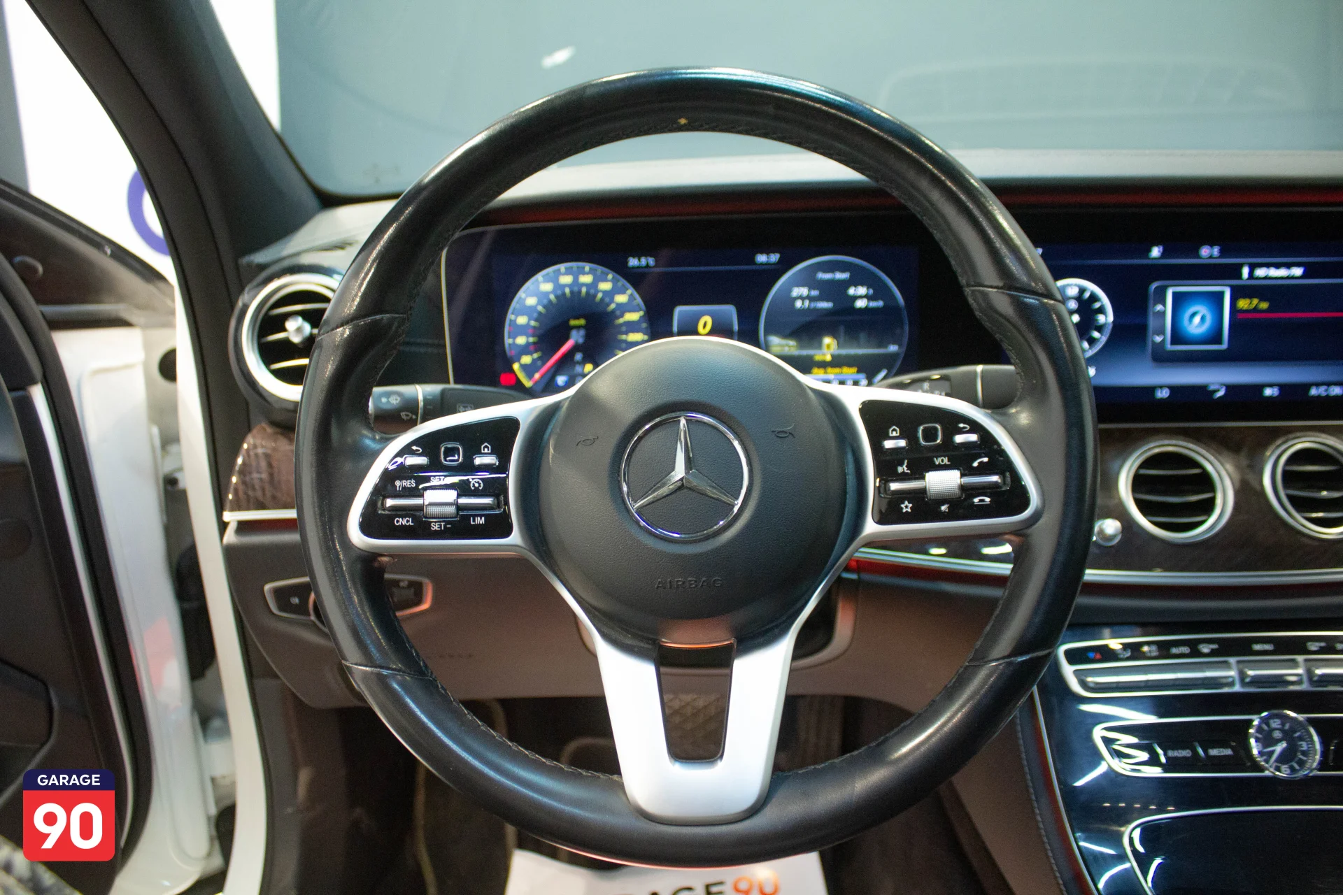 Mercedes E200 Exclusive Wakeel 2020 - صورة 14