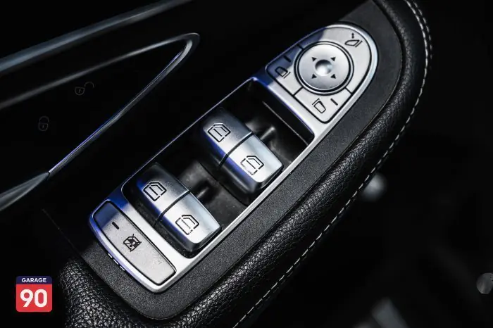 Mercedes-Benz C200 2019 - صورة 21