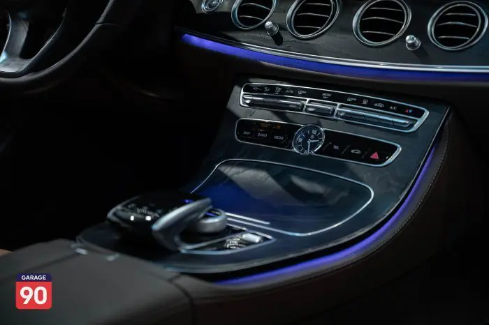 Mercedes-Benz E350e 2018 - صورة 17
