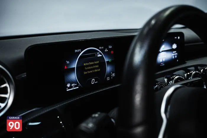 Mercedes-Benz A180 2021 - صورة 15