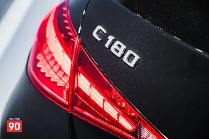 Mercedes-Benz C180 2023 - صورة 10